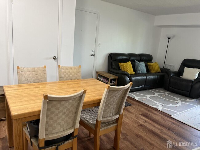 Photo - 701 Aspen Dr