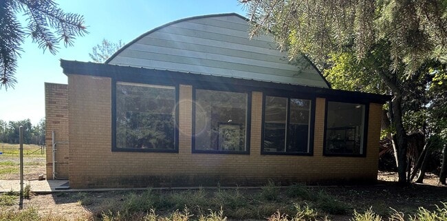 Photo - RURAL Single family home!!