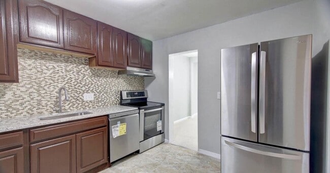 Photo - 2790 Patrick Henry Dr