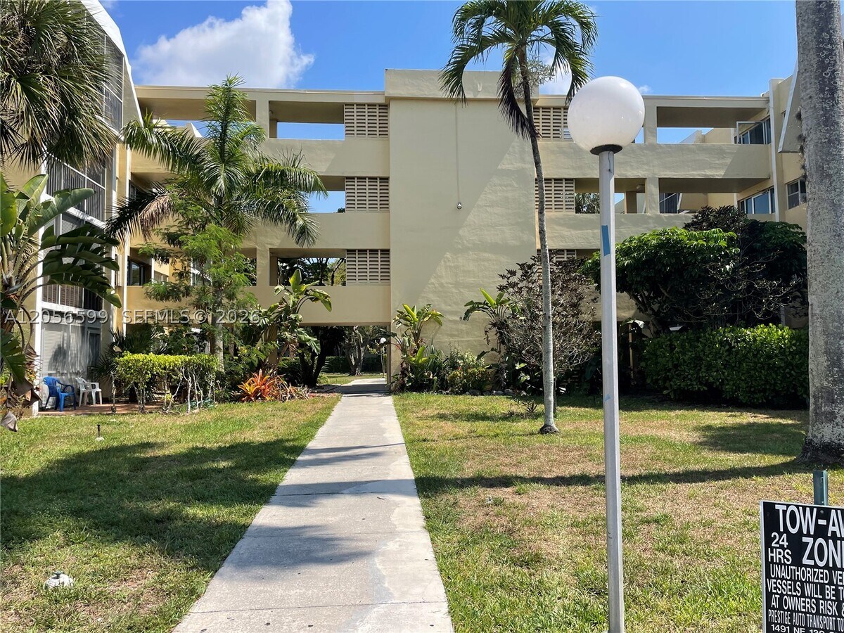 Photo - 940 NE 199th St Unit 209