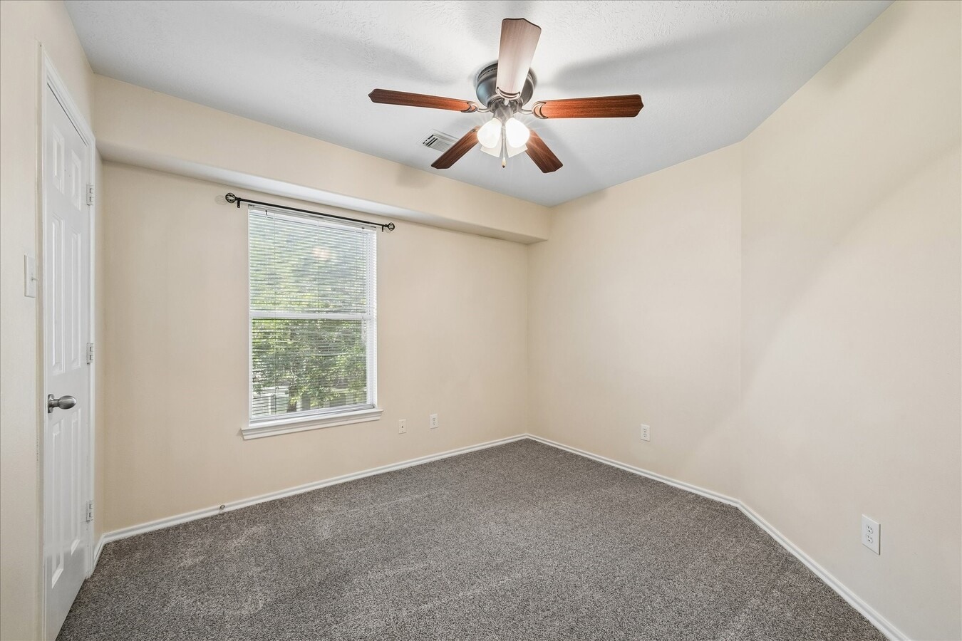 Photo - 341 Capella Oaks Ln