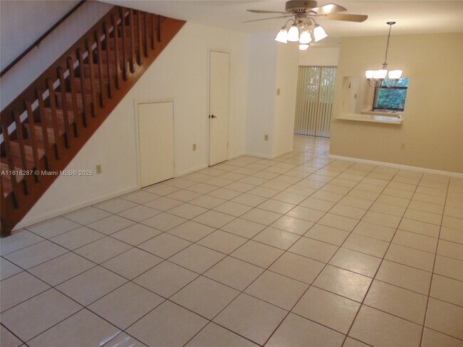 Photo - 586 Westree Ln
