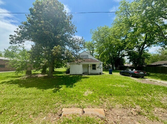 Photo - 701 N Hackberry St