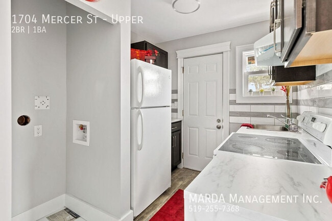 Photo - CHARMING 2-BEDROOM/1BATH UPPER UNIT IN CENTRAL WINDSOR + HYDRO & GAS Unit Upper