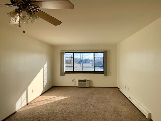 Photo - Greenfield Avenue Apartments Unidad 204