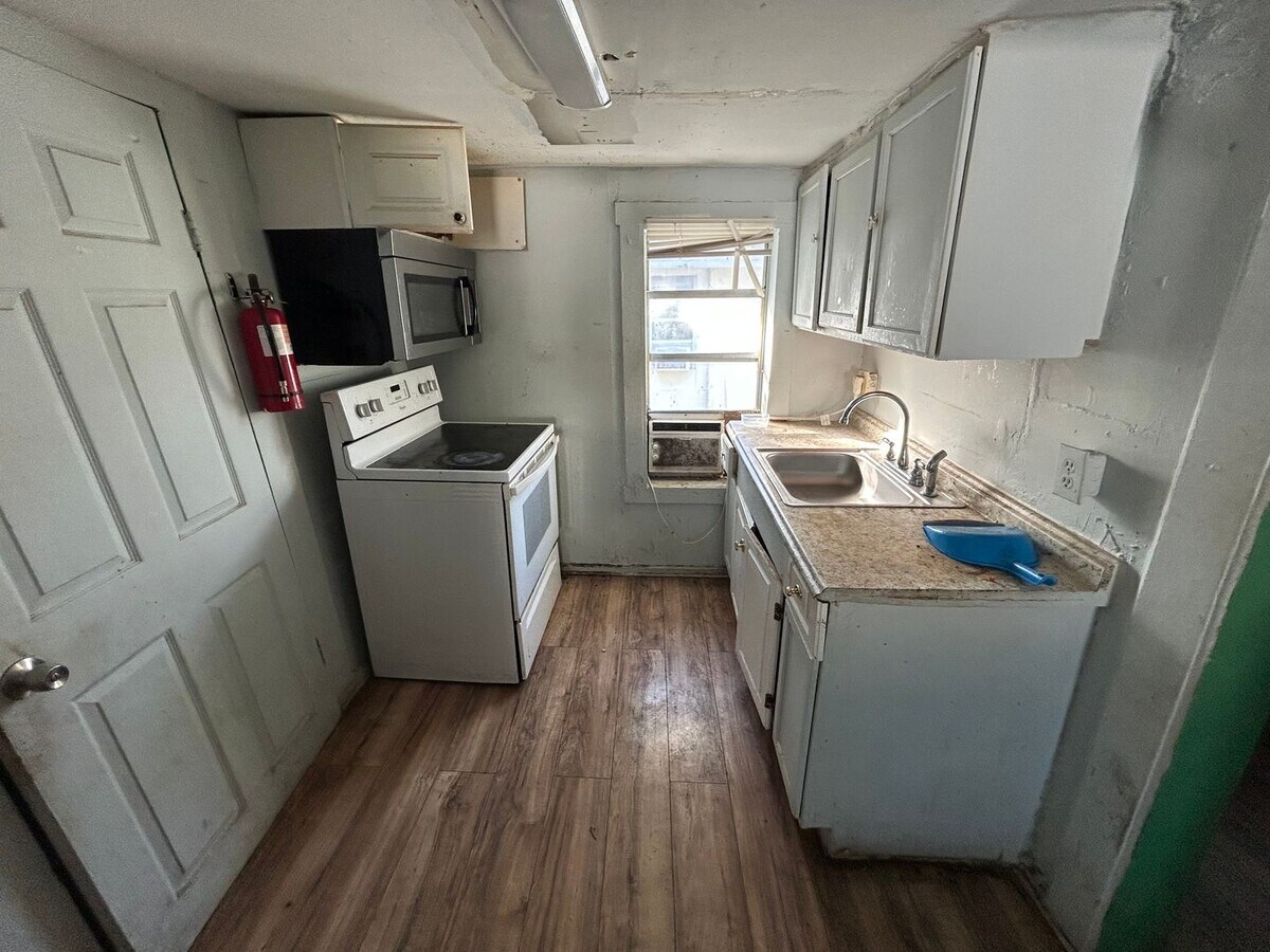 Photo - 3/1 Downstairs unit in the heart of Bradenton Unidad Upstairs