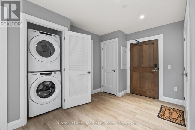 Photo - 187 Victoria St W Unité 104