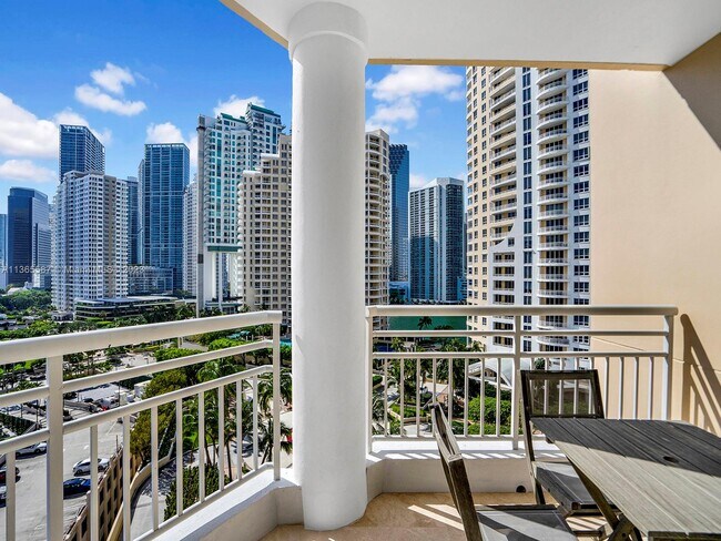 Photo - 808 Brickell Key Dr Unidad 1208