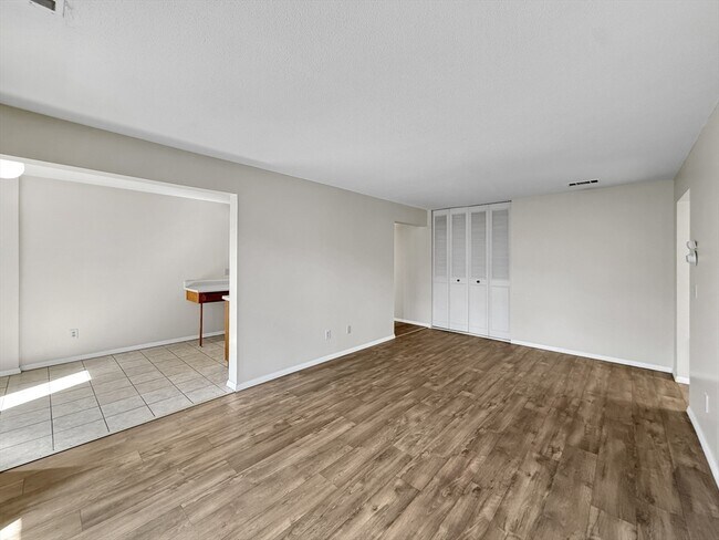 Photo - 32 Shrewsbury Green Dr Unit F