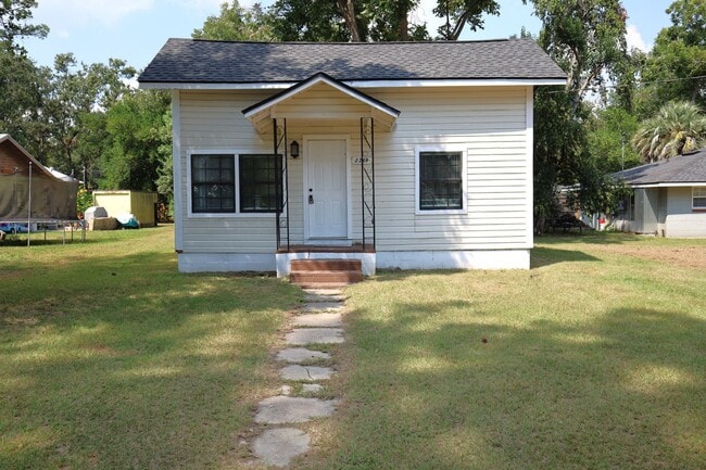 Building Photo - 2349 Harter Ave Rental