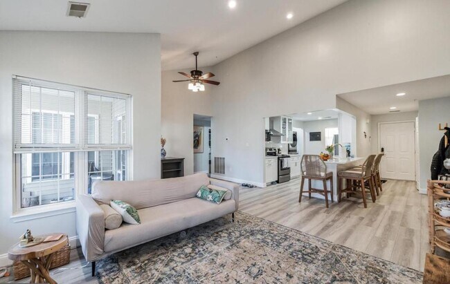 5834 Wyndham Cir - 5834 Wyndham Cir
