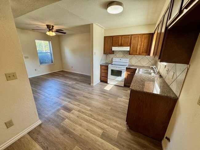 Photo - Town Houses Unit 804 Jenkins