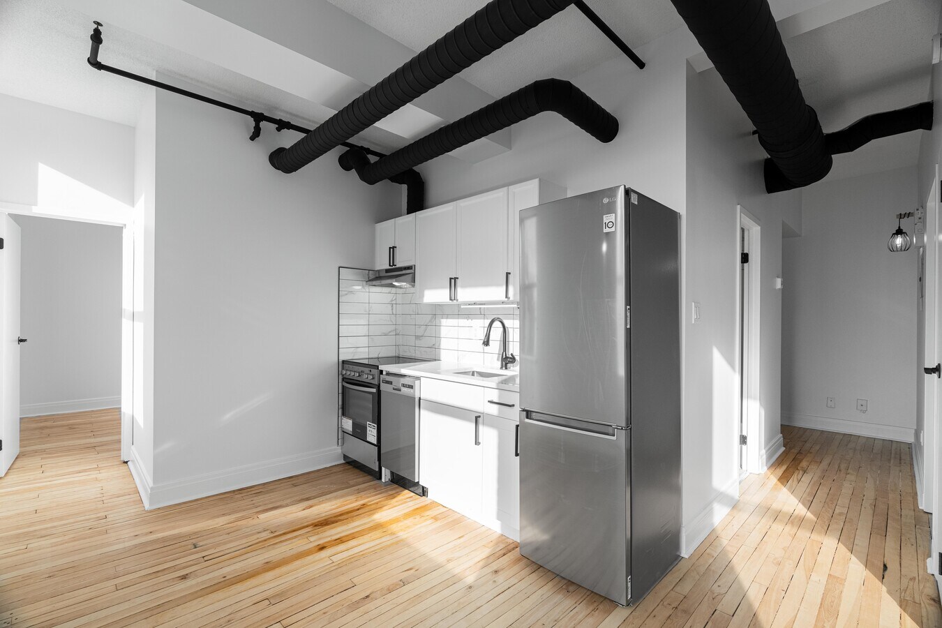 330 Clarence St - 330 Clarence St Unit 402