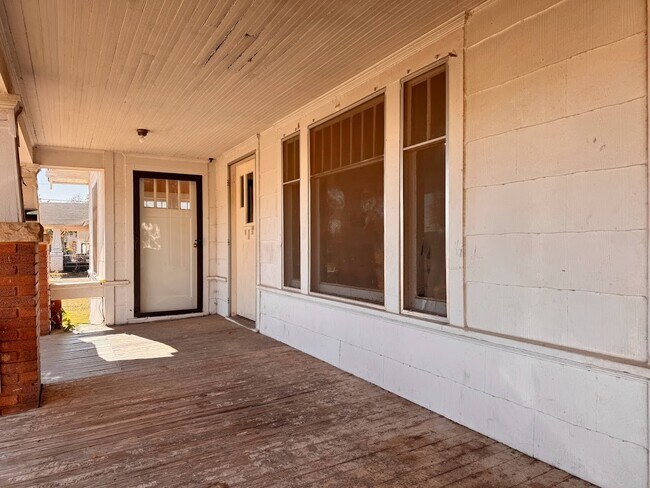 Photo - 1710 Monroe St