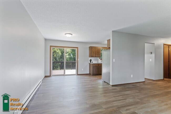 Spacious 4 Bedroom Home **Half Off October... - Spacious 4 Bedroom Home **Half Off October...