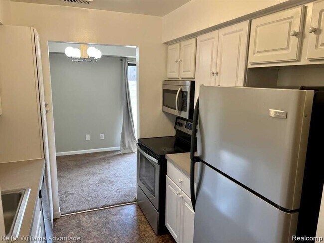 Photo - 30060 W 12 Mile Rd Unidad 85