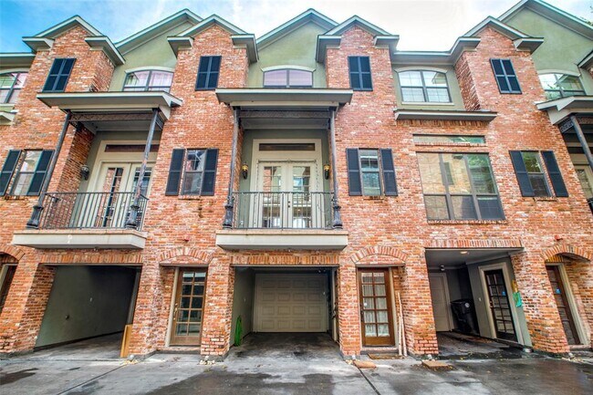 Full size Carport and Separate Garage that can be used as a study - 2352 Camden Dr Townhome