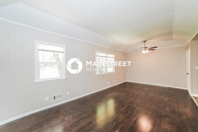 3 Bedroom Pet-Friendly Home in BLUE SPRINGS, MO with Main Street Renewal