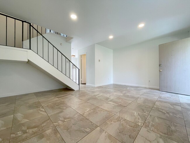 Building Photo - 3 Bed + 1.5 Bath + 2 Car Garage Unit B