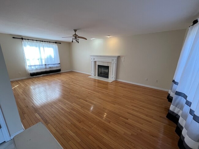 Living Room - 5795 Reserve Ct