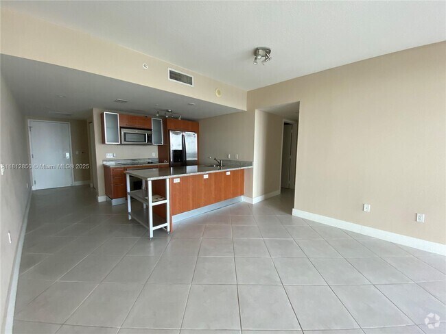 Building Photo - 185 SW 7th St Unit 2904 Rental