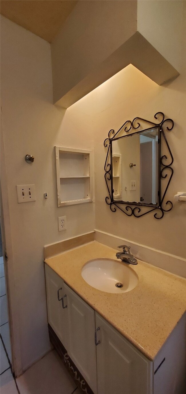 Photo - 7406 La Pl Dr