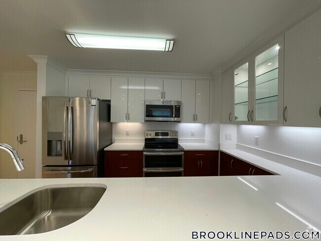 Building Photo - 1443 Beacon St Rental