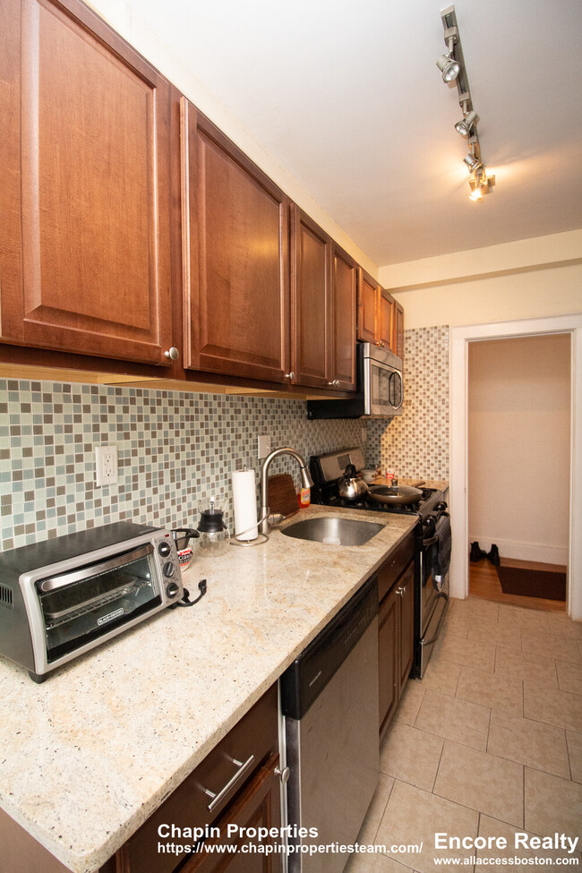 Building Photo - 90 Kilsyth Rd Unit #24 Rental