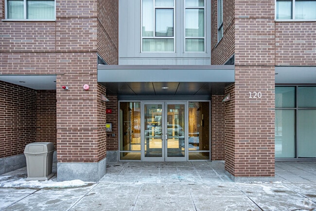 Entrada - Charlesview Residences