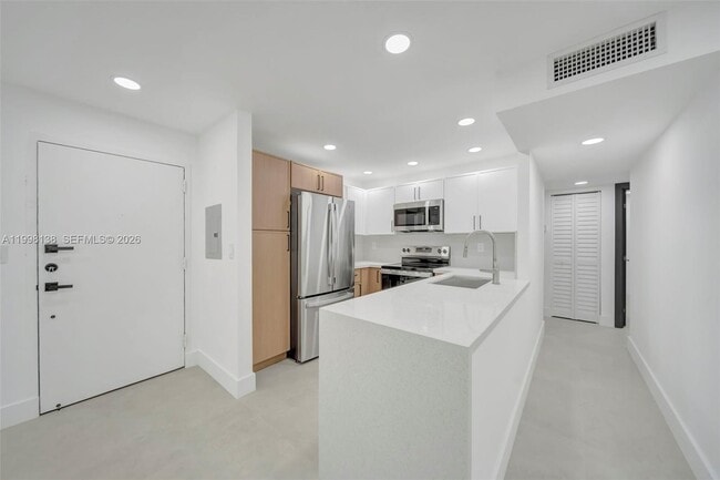 Building Photo - 9455 W Flagler St Unit C108