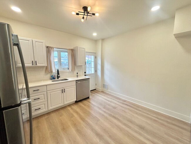 Photo - 2644 Tilton St