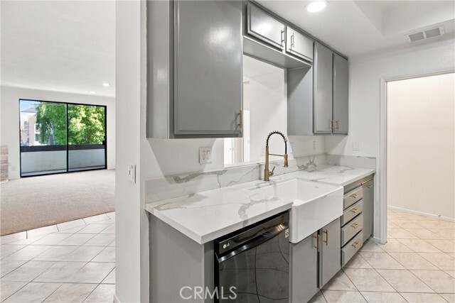 Photo - 14115 Moorpark St