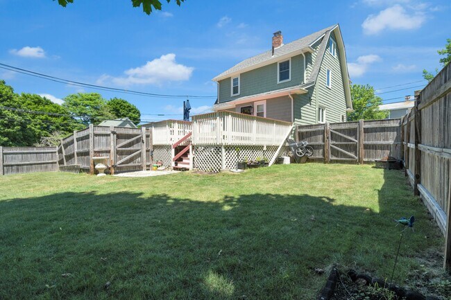 Building Photo - 184 William St