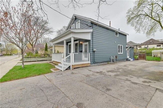 Photo - Stylish 1 Bedroom Unit in Downtown London ... Unit 1