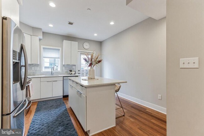 Photo - 2227 Latona St