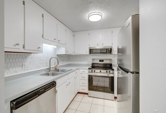 Photo - 1125 Bradley Cir