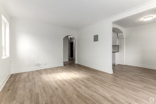 2BR, 1BA - 871SF - Living Room - 1650 Bathurst
