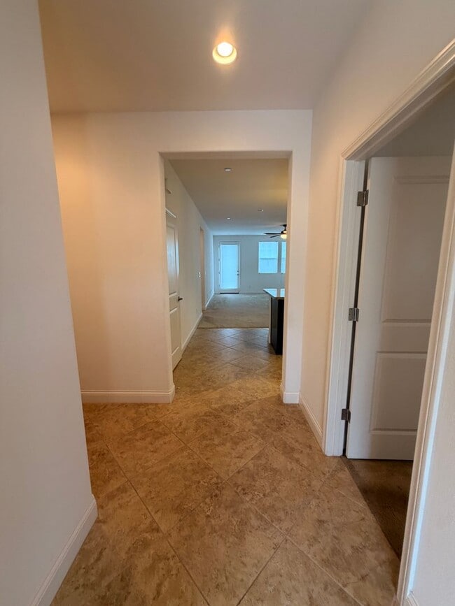 Photo - 2457 Parkland Way