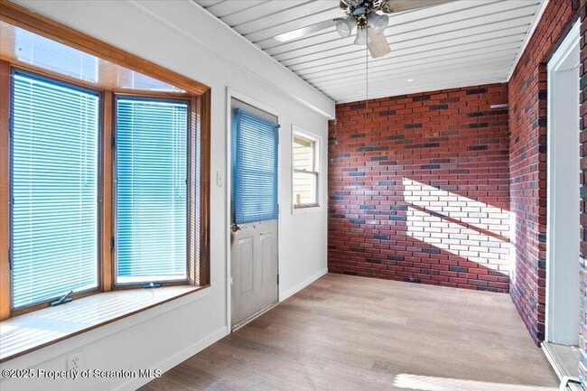 Photo - 134 Lampman St