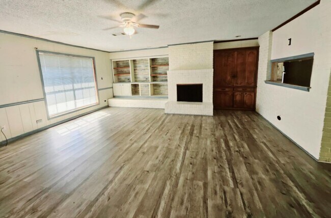 Photo - 3 Bed/2.5 Bath House - $1450