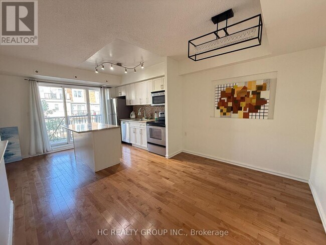 Photo - 3043 Finch Ave W