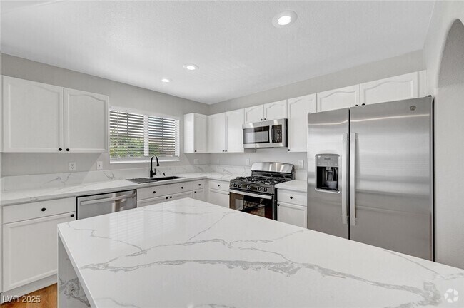 Building Photo - 301 Pine Haven St Unit 202 Rental