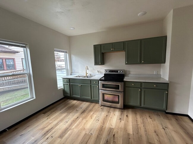 Photo - 406 W 5th St Unit 4