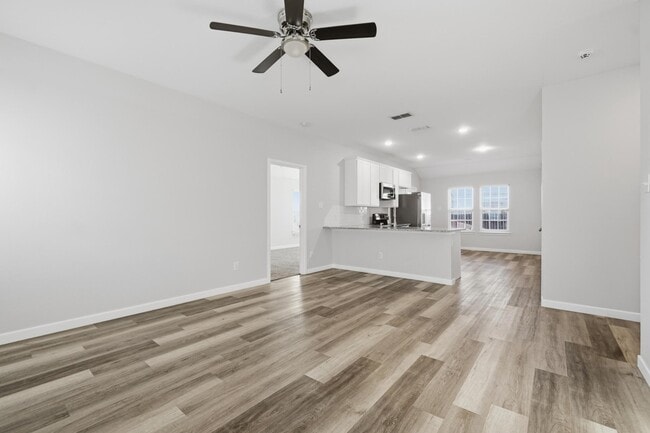 Photo - 2050 Lillius St