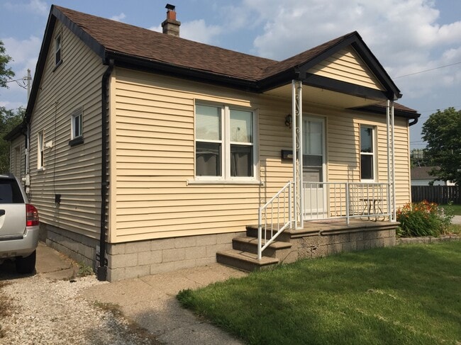 Building Photo - 2496 Alexis Rd