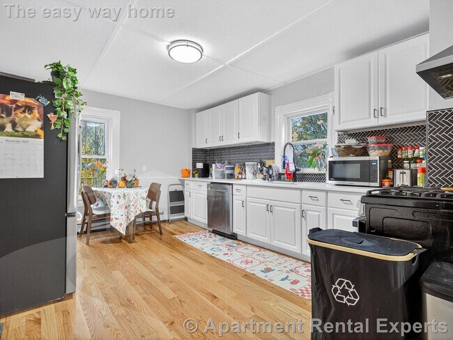 Photo - 114 Woodstock St Unit #3