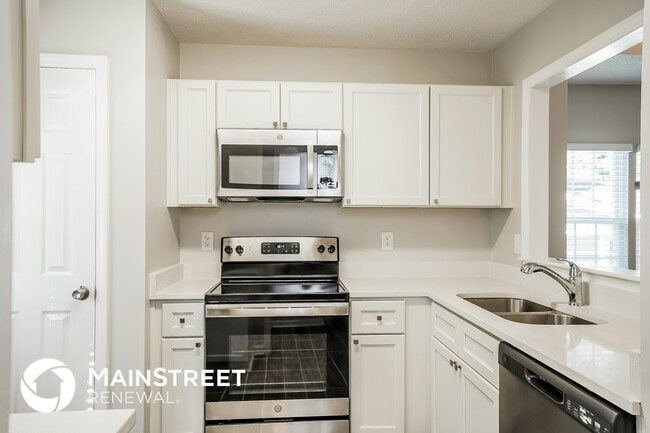 Photo - 1915 Collier Rd