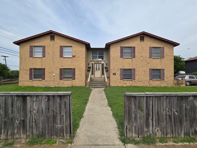 NEW VINYL FLOORING - AVAILABLE NOW! - NEW VINYL FLOORING - AVAILABLE NOW! Apartment Unit 1701 Kirk Avenue - 2