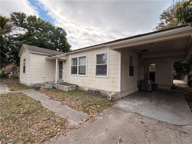 Photo - 2114 Dora St