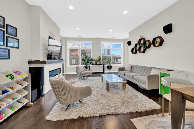 Photo - 550 W Fulton St